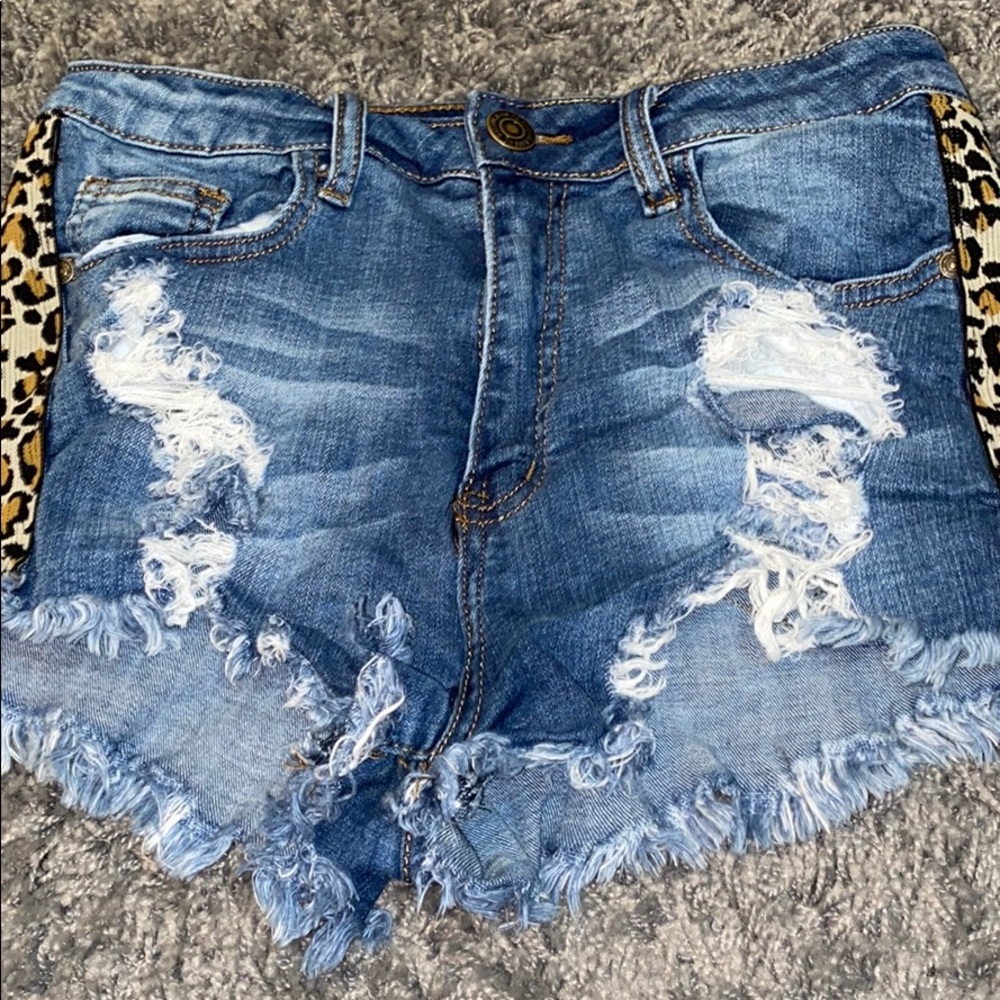 Ripped jean shorts with cheetah print